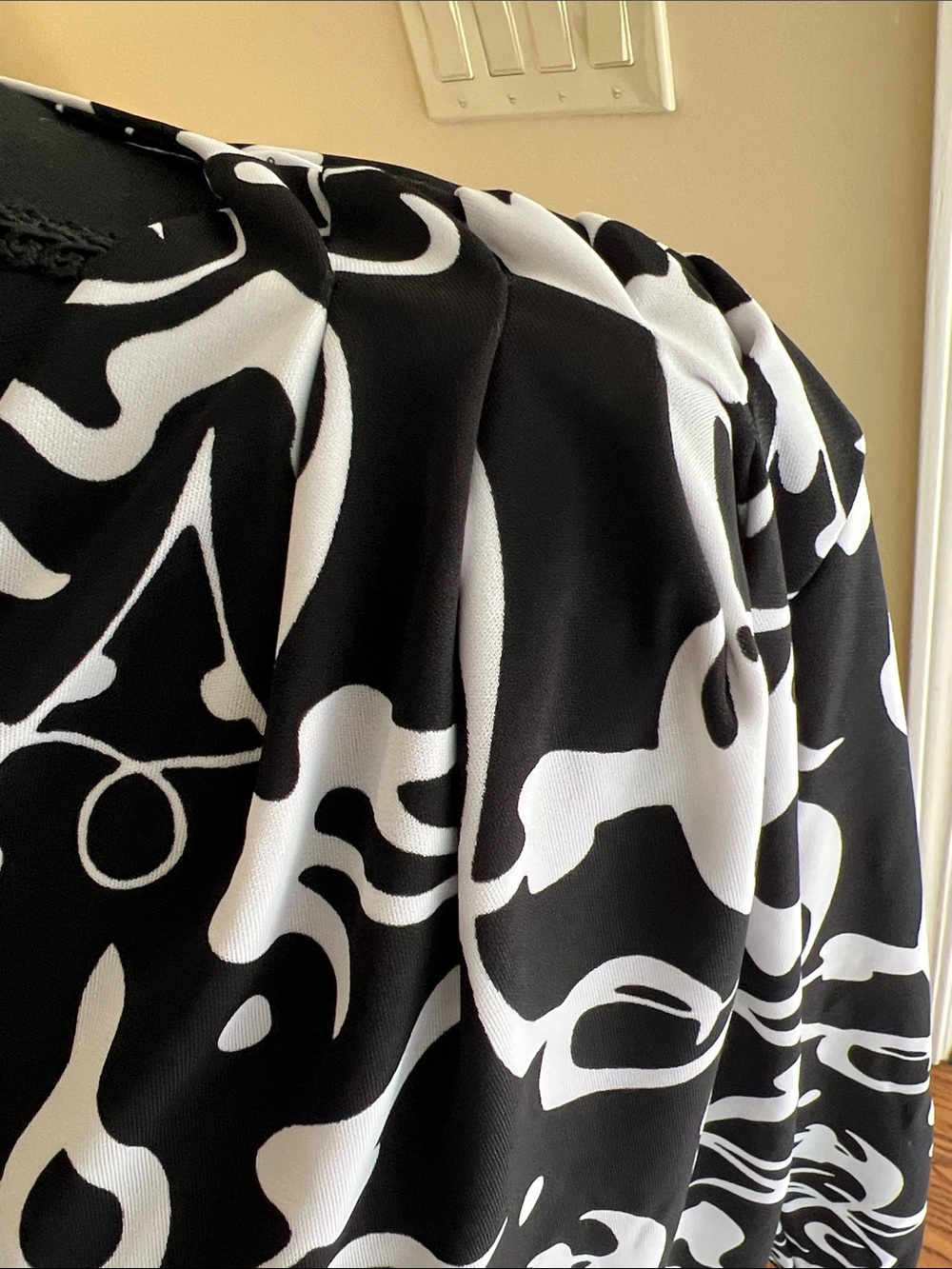 Black & White Graphic Print Women's Blouse - Classic Contrast - Picture 5 of 9